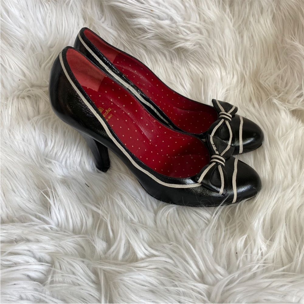 Moschino black white patent leather bow detail heel pumps shoes 8